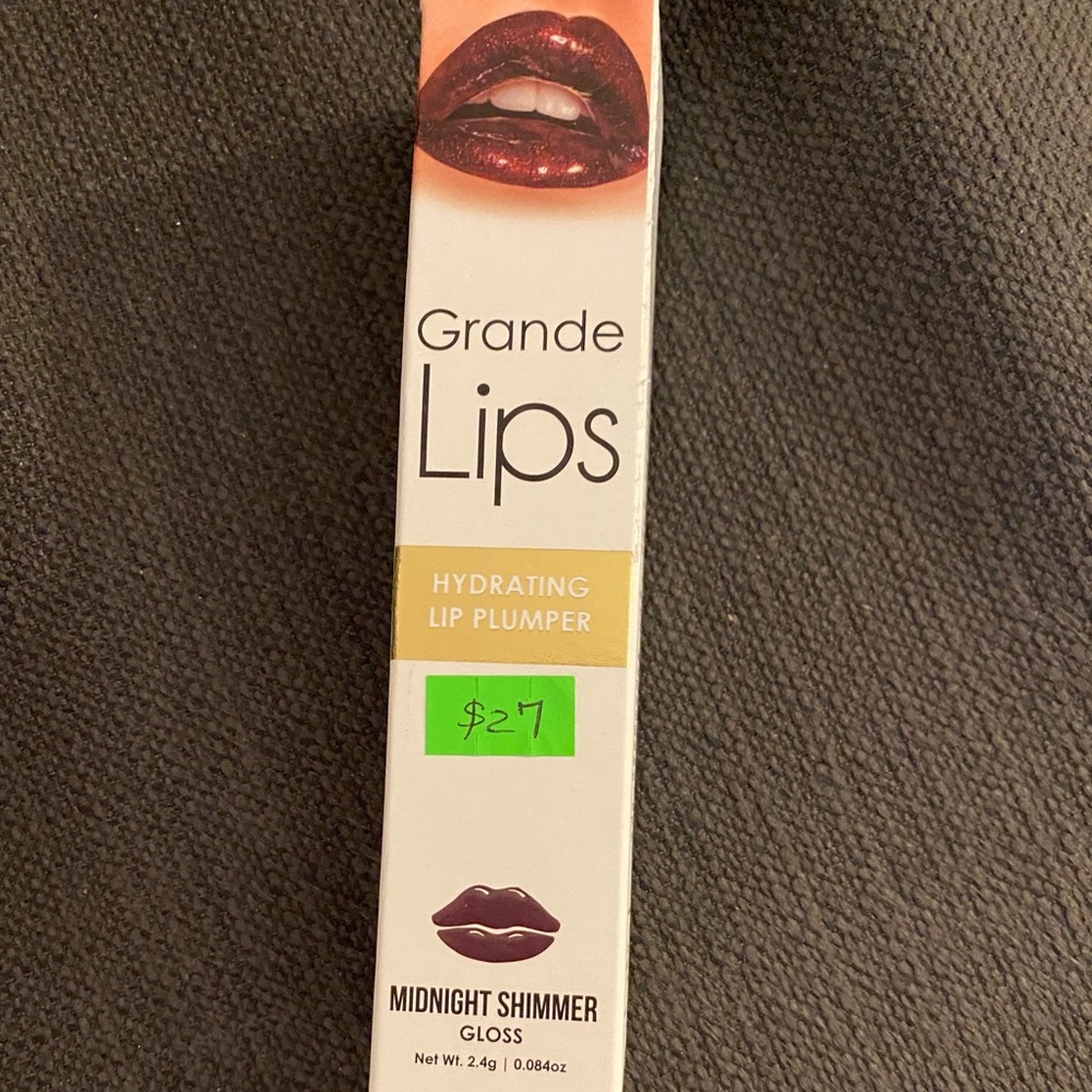 Grande Lip plumping lip gloss. Shade: Midnight Shimmer